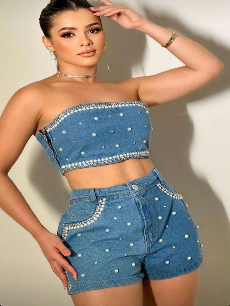short jeans cintura alta com pedraria
