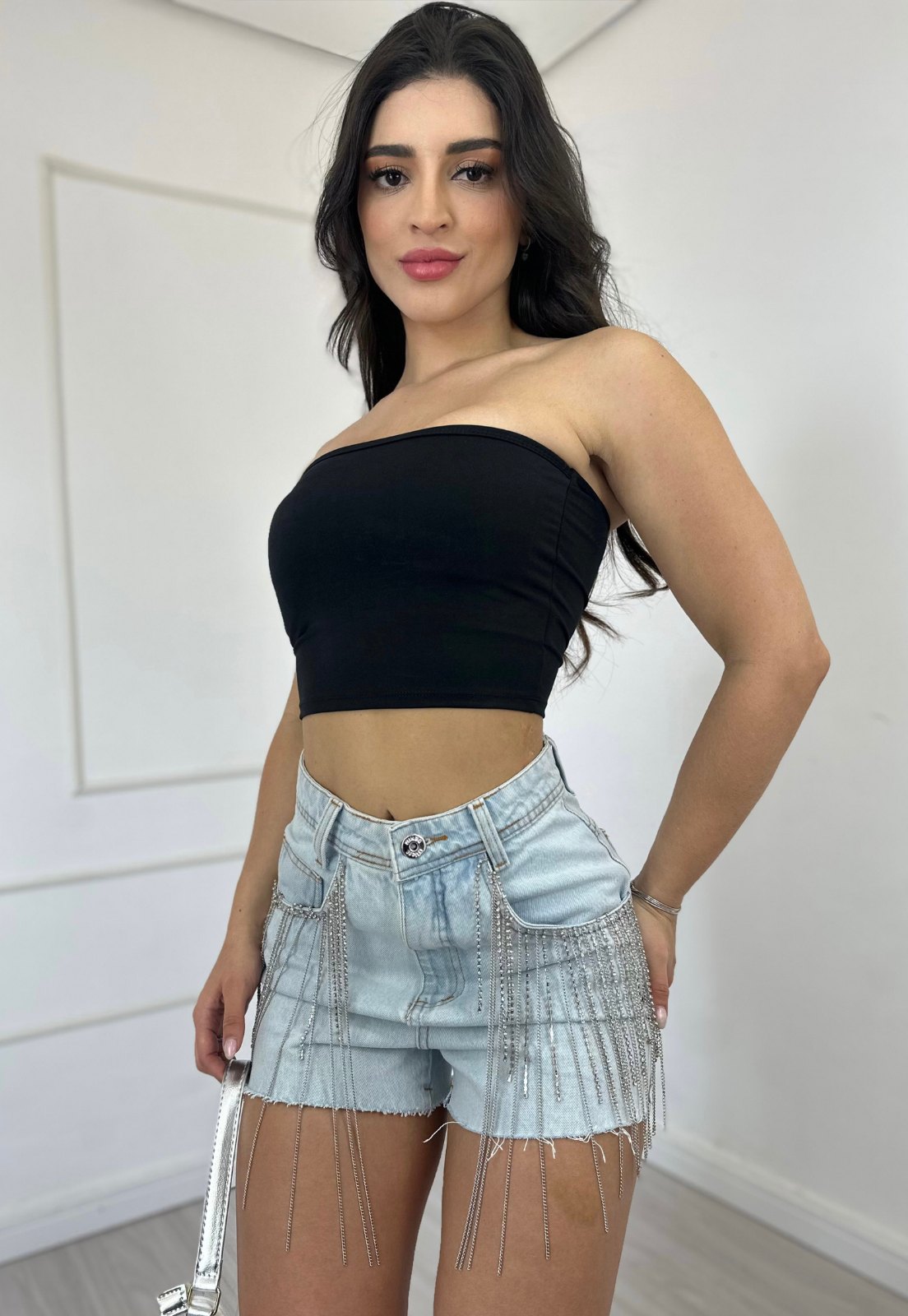 short jeans mom com pedraria