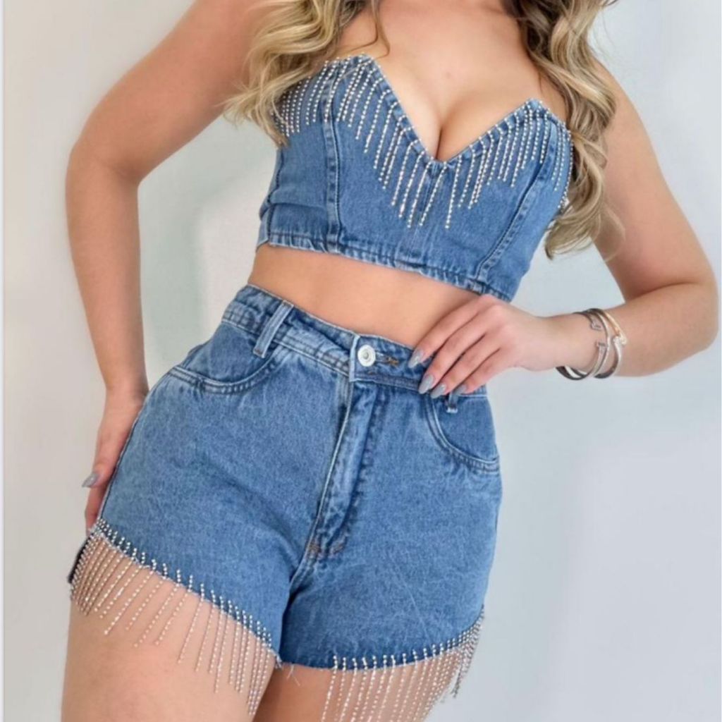 short jeans com aplicações brilhantes